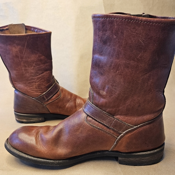 RARE Vintage UGG Men engineer boots brown leather. size 12 main image 5